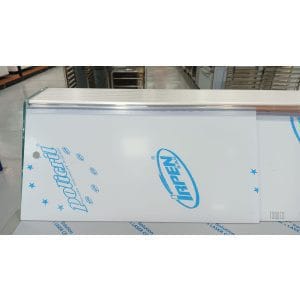 Vitrina com portas de correr para trás VEC200