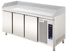 <p>A composição das mesas completas é composta por um conjunto composto por: Mesas refrigeradas (modelos nesta página) e expositor refrigerado para ingredientes