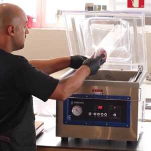 Câmara em aço inoxidável.