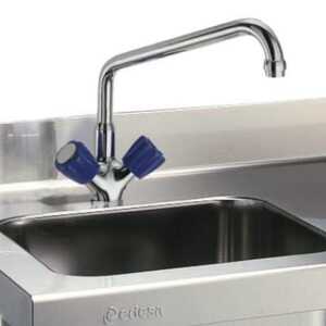 Três (3) perfis de reforço cruzado incluídos como reforço nas laterais i